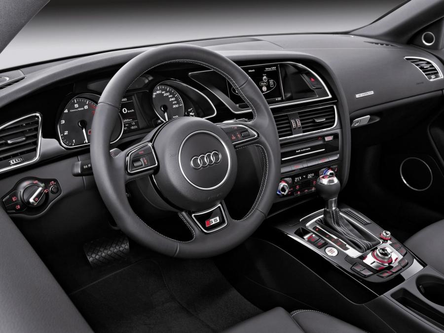 Торпедо Audi S5 Coupe 2011 года  (WW) (фото 3 из 21)